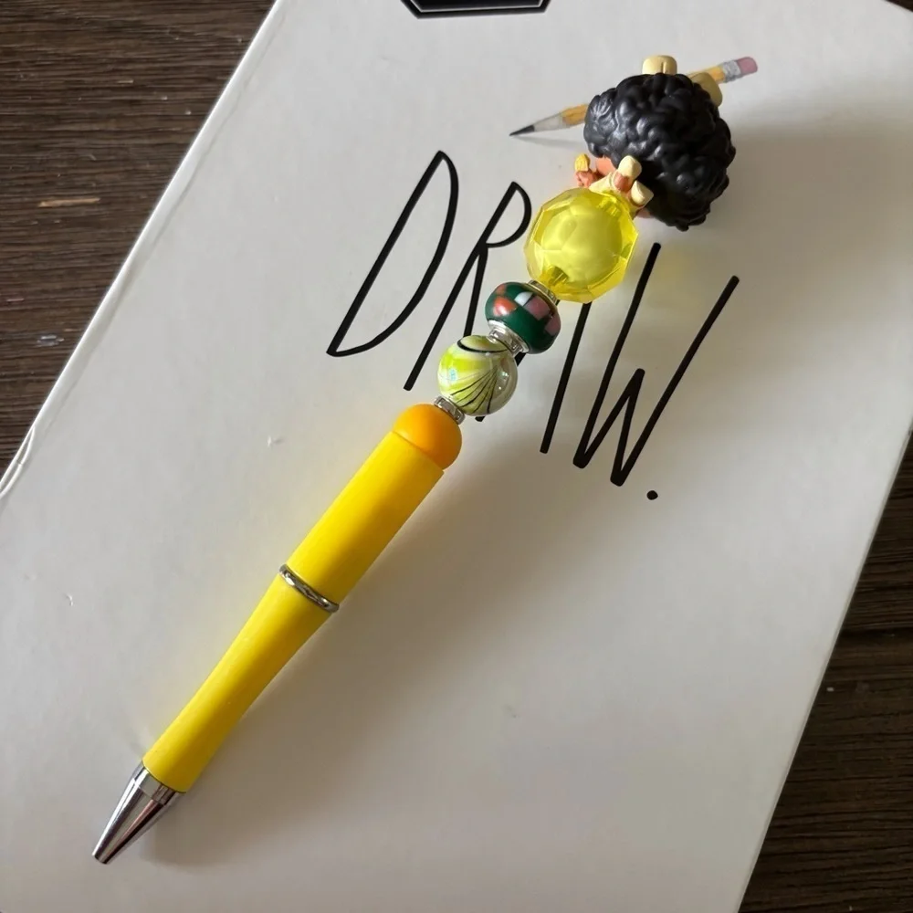 Disney Doorables: Encanto: Mirabel kid handmade beaded pen